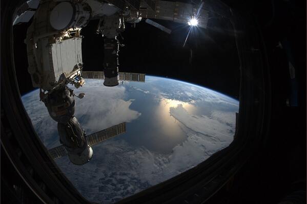 NatGeo's tweet photo. LIVE: We're taking you around the world starting NOW #LiveFromSpace http://t.co/UfEU2yyisG