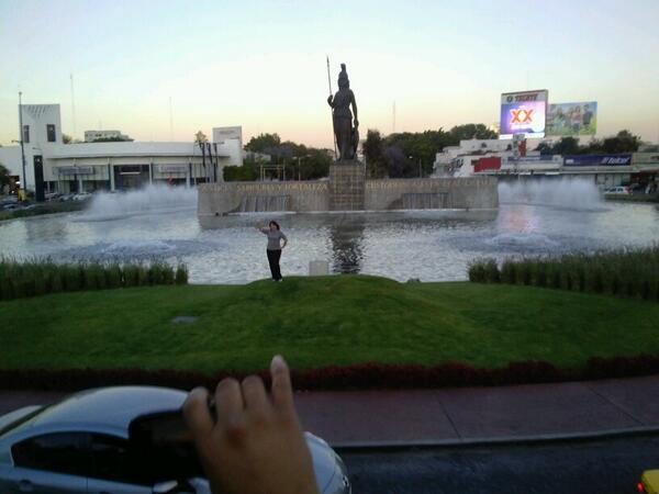SandyMendezA's tweet photo. Aquí casual con "Minerva". http://t.co/aoFVZtzyxm