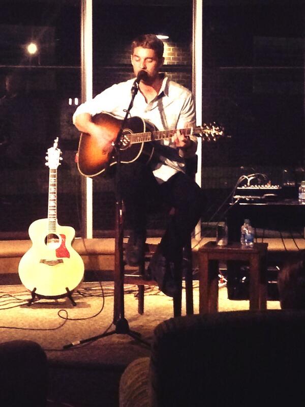 elonSUB's tweet image. @BrettYoungMusic in Irazu #SUBLive #countrymusic