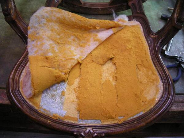 Yoshiaki Kishi على تويتر 軟質ウレタンフォームの耐久性はどの位 写真のウレタンは劣化が進行し紛体化している部分もあります 通常の生活環境において使用した場合５ 10年程度で劣化が認められるようです 保管環境 使用状況により劣化スピードは変わります Http