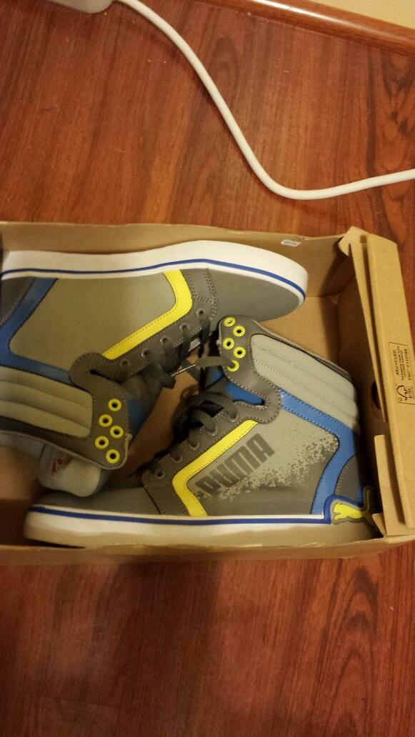 toobe25's tweet photo. Fucking crazy with my news shoes ..haha http://t.co/WcYvOAa10z