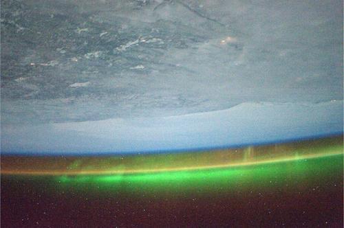 NASA's tweet photo. As seen on #LiveFromSpace, @Astro_Wakata snaps a pic of the Northern Lights from the #ISS.  http://t.co/S2ArJzyFJ1