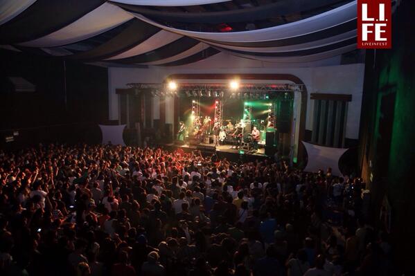 LiveinFest's tweet photo. Gracias @MusicayEsperanz por traer a los @loscafres! Estuvo increíble http://t.co/9PA0PTISsG