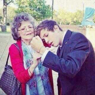 JulianaFuriaOk's tweet photo. RT FOR MEMA

#KCA #VoteUKMahomies http://t.co/argNgnX5wK