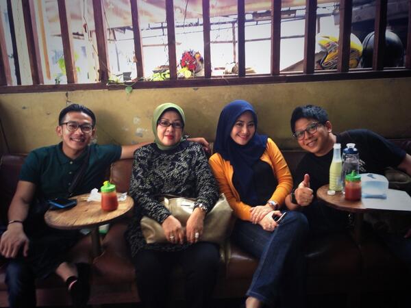 Sarapan Roti Gempol bandung, buat makanan, #bandung gak ada matinya!! ;p cc; <a href="/ad_miranti/">Miranti Luckmansyah</a> <a href="/disasandhi/">Disa sandhi</a> 👍👍 #familyday