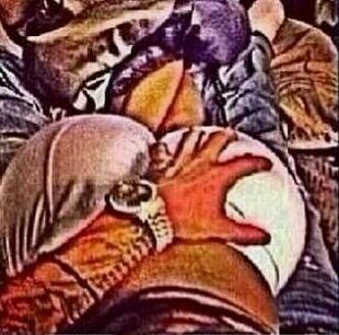 Hassan_TooSmoov's tweet image. How I should be with oomf right now #layedup 👌💯😎❤