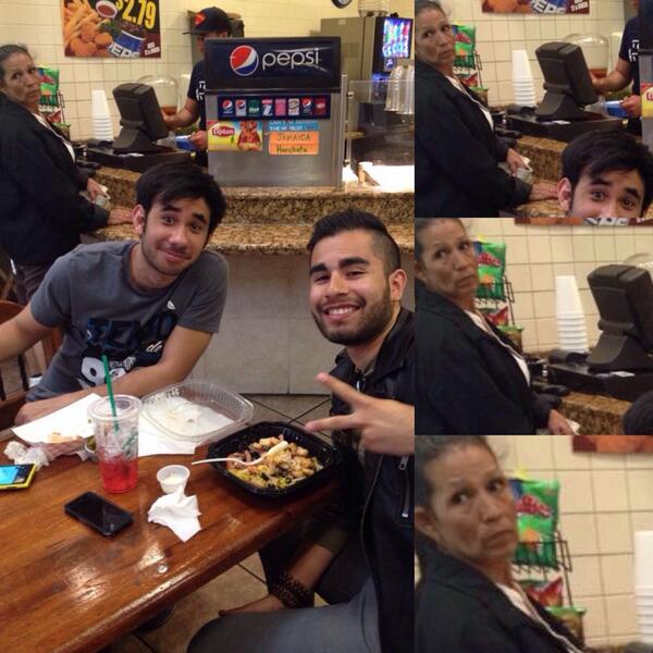 Mija!!! Quienes son estos!? <a href="/werevertumorro/">GABO MONTIEL</a> jajaja nos hicieron photo bomb!