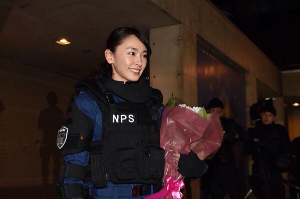 エス 最後の警官 Nps新スナイパー 林イルマ役新垣結衣さん チームs に鮮烈に華やかに加わったかけで アクション稽古中に足をケガし肩が外れるなと満身創痍で挑戦してくれました 体を鍛えてまた映画に帰って来ます と言ってくれた 新垣さん エス 最後の警官 Nps新スナイパー 林イルマ役新垣結衣さん チームs に鮮烈に華やかに加わったかけで アクション稽古中に足をケガし肩が外れるなと満身創痍で挑戦してくれました 体を鍛えてまた映画に帰って来ます と言ってくれた 新垣さん