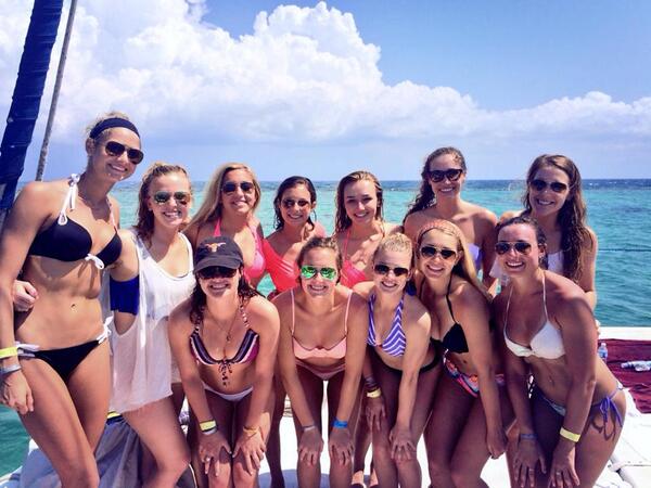 Cassie_Par's tweet photo. Paradise with my homies #SB http://t.co/PTcSadODP8