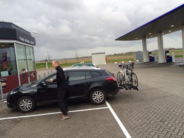 JMarkesteijn's tweet photo. Op naar Merelbeke met @brouwer360, de eerste ronde van 2014.  #kasseien http://t.co/BRxrKyiNGT