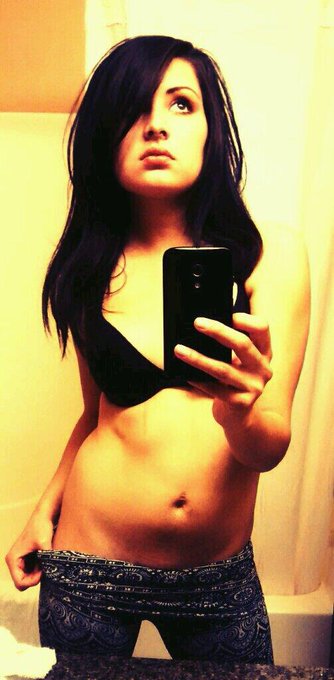 Heart is breaking..where's my Rx.. http://t.co/QOHoYgPz8z<a href="/tag/livinlikeavillian"class="tags"><span>#livinlikeavillian</span></a>