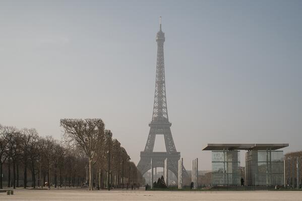 zedthedragon's tweet photo. #Paris #pollution http://t.co/qIpJlOto5P