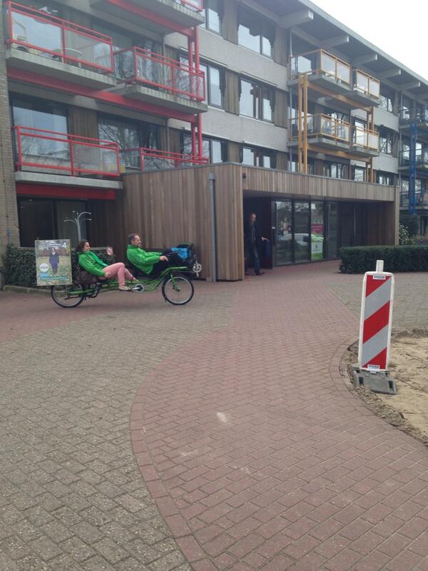 Sandra en Jan op de campagnefiets van Reestoord naar Koedijkslanden. #CDA_Meppel tussen de mensen