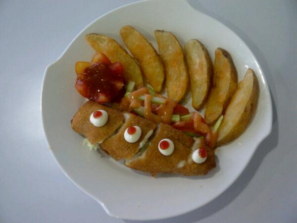 SeblakQue's tweet photo. Menu baru buat malem mingguan seblaker's "ayam gulung popeye" sok mampir ke BTP http://t.co/YbhoiDXLEl
