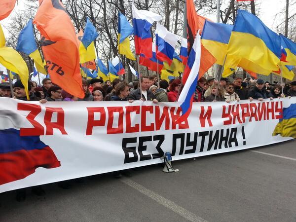 'For #Russia &amp; #Ukraine w/o #Putin!' #Antiwar demo in #Moscow.  #МаршМира MT <a href="/SvobodaRadio/">Радио Свобода</a> #RussiaInvasion #Crimea