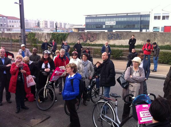 Ballade urbaine le long de la ligne de tramway entre la gare de #Villeurbanne et Carré de soie #AudaceEnsemble