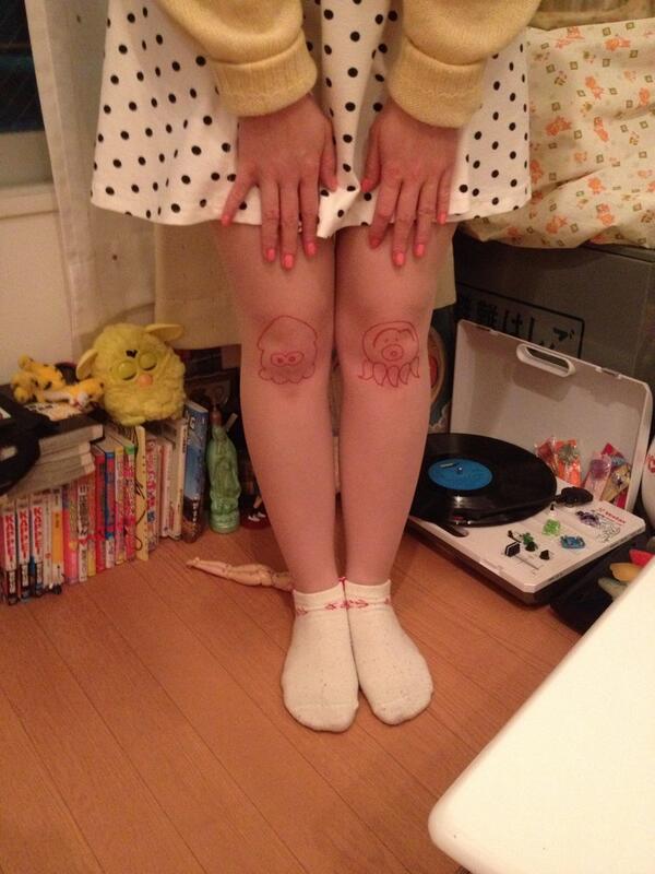 yahoorikachan's tweet photo. イカさんタコさんタイツ履いて、イカさんタコさんタイツ製作者の家に遊びに行ったよ🐙 http://t.co/oI9oId5yP6