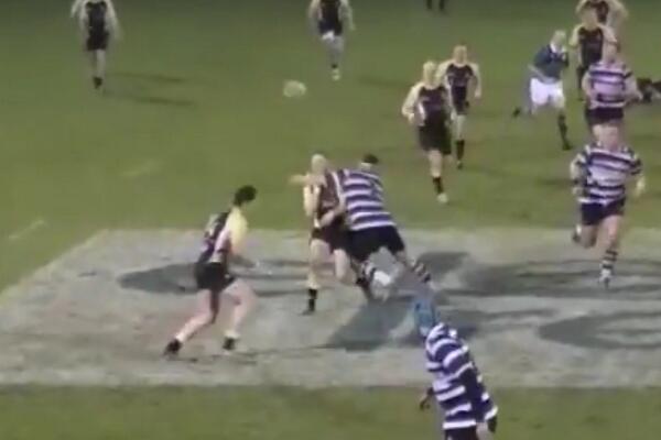 ByrnMark's tweet photo. @ianfhutch @_bigdiesel_ @Patcunners  @bodydynamics @AlanWalalan2 I say fair fair tackle!!! http://t.co/LQlLwhmr2s