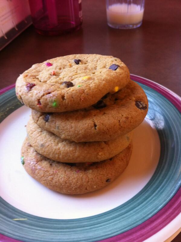 lexypars's tweet image. It's a great day to be an eagle when seaco has these cookies!!! #sososogood