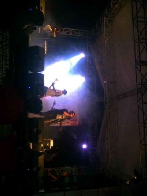 fikomkarnaval's tweet photo. @FinalAttack on stage!!!! http://t.co/PWb7wpeioo