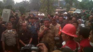 LenozzH's tweet photo. Lama kali pk @SBYudhoyono RT @liputan6dotcom: SBY: Kabut Asap Riau Harus Hilang 3 Minggu Lagi  http://t.co/JY0OLh5mLO http://t.co/bQ90VY5F8e