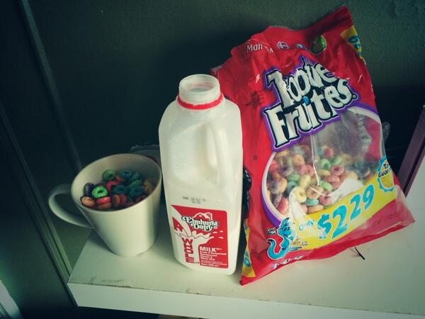 cazorlrap's tweet photo. American Breakfast! @luisvarela @HectinDominguez http://t.co/cSfnqkoT4S