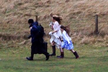 Scottish bride heading for the beach to get wed.... In her wellies, bless facebook.com/thehebrides201…