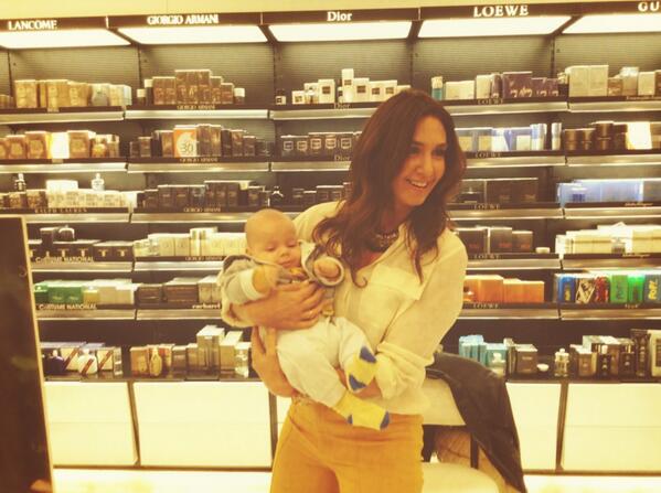 Standinen genc ziyaretcisi! Annesi saglikli yasam tavsiyelerini aldi, kucuk bey kucakta keyif yapti <a href="/CliniqueTurkiye/">Clinique Türkiye</a>