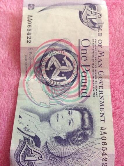 J0N1's tweet image. You're kidding right? This can't still be legal tender. Received in change yesterday. #onepoundnote