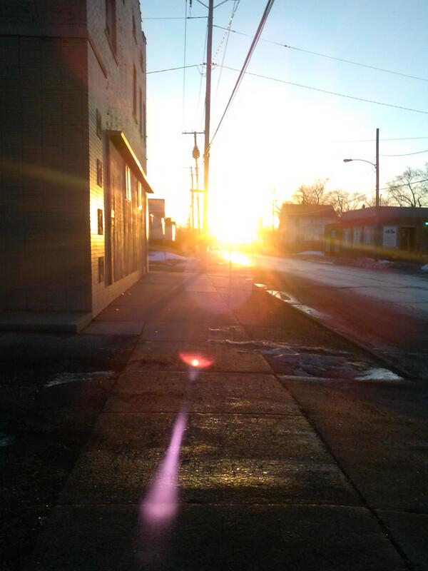 Jacqualine_'s tweet photo. Bright sunrise while walking my pups ! (: http://t.co/LuH7ICkBPY