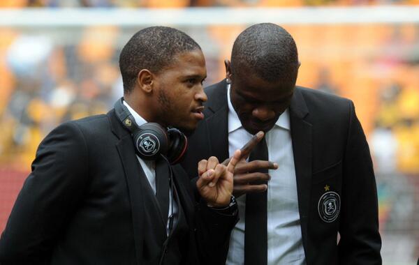 orlandopirates's tweet photo. Bibo talks tactics with the skipper in his @SkullcandySA headphones. #skullcandy #skullcandyfc #SowetoDerby http://t.co/V6lOhwv5QJ