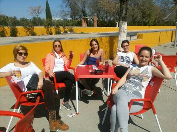 Nelida_pm90's tweet photo. Arrancando la derbi..... @enkarni_martin @IreneVirgo88 @Magali_pin @lauratg90 http://t.co/GtDptTVHUj