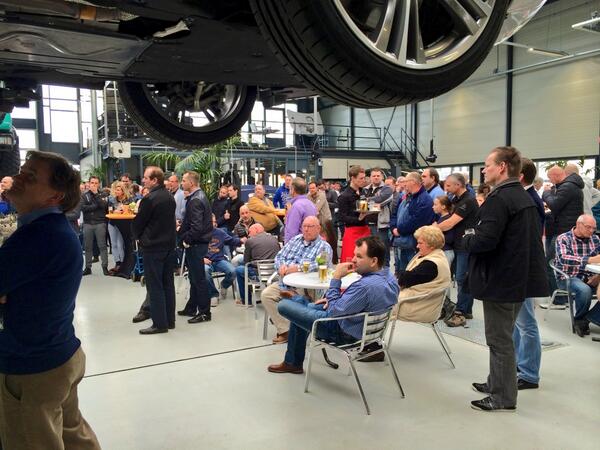 Lekker druk bij #opening #Malex #automotive #helmond! #mayworks #horecapersoneel #obers #bardames