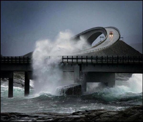 _Paisajes_'s tweet photo. Carretera del océano Atlántico, Noruega. http://t.co/q4ddYiJrES