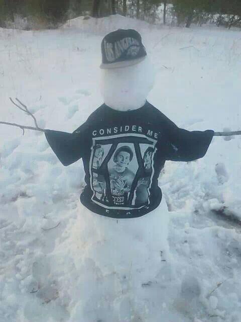 C0NSIDERMED3AD's tweet image. Snow days are better with @ConsiderMeDead ♡