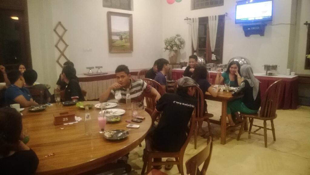 Nih dia temen-temen @Foxy_Salatiga mas mas ganteng dan mbak mbak cantik serta semangat muda