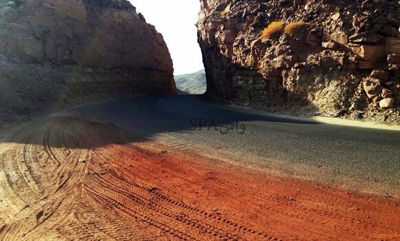 arabnews's tweet photo. #Najran is partially seen from a road that cuts through a mountain #IncenseRoute
http://t.co/FTLQ9lyCUc http://t.co/W5XsDzX7Wq