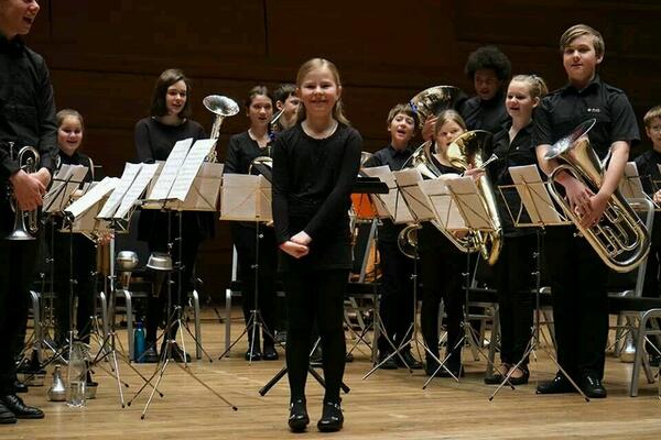 beskorp's tweet photo. #hordab14 Inga, 11 år fra Minde, fikk bursdagssang fra hele Grieghallen! http://t.co/3cC6Vf4uOD