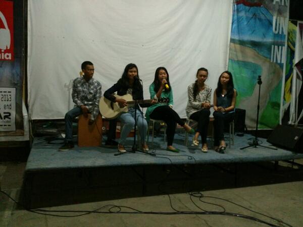 merlin (@merlianilestari) on Twitter photo RT <a href="/andrikumila/">Bogee TRJA</a>: Tmpil di nebula with @LBS_Acoustic <a href="/PettyPhet_Phot/">Petty Barnabas</a> <a href="/merlianilestari/">merlin</a> @FGumansalangi <a href="/JjPolii/">JJpolii</a> RT <a href="/andrikumila/">Bogee TRJA</a>: Tmpil di nebula with @LBS_Acoustic <a href="/PettyPhet_Phot/">Petty Barnabas</a> <a href="/merlianilestari/">merlin</a> @FGumansalangi <a href="/JjPolii/">JJpolii</a>