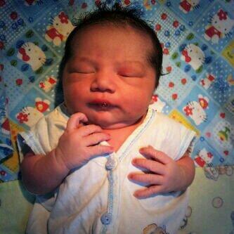 cutputry123's tweet photo. Selamat datang keponakan kuu,,, http://t.co/zm6FWROxLe