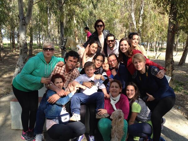 jessica_bueno90's tweet photo. Día de campo en familia !!!! @apoloniaagar @susyy30 @TLvare http://t.co/WAJRAvae70