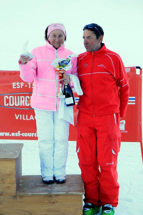 EsfCourchevel's tweet photo. Jeanine Mercadier 87 ans qui passe sa flèche...Respect :) http://t.co/5sJ6FImzTh