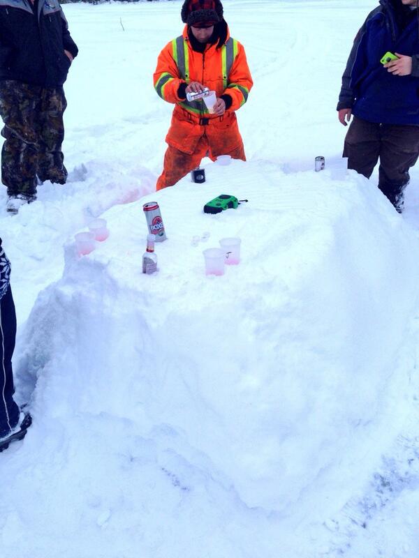 DUBCLUB_DEMON's tweet image. Fun and games on the lake #snowtable @C_Dolla_Bill @Beaulieu101
