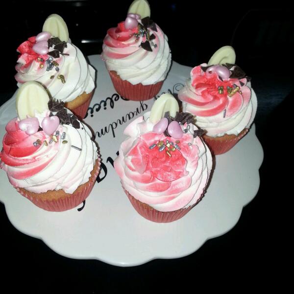 Ricos,ricos #cupcakes #martinnustaperia chocolate blanco y fresas #cangas #riasbaixas