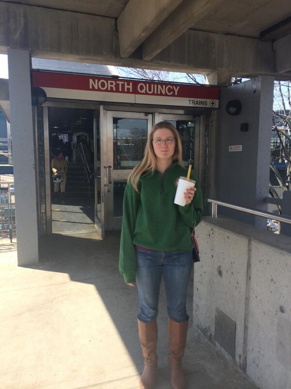 _tiffanyleung's tweet image. My big has never been on the red line before #worcesterproblems #kaitlynproblems #ihatehashtags