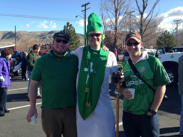 SJCSjayhawks's tweet photo. Gettin' our green on! http://t.co/u9M06ru2Tk