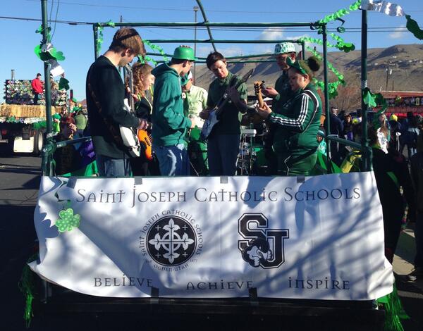 SJCSjayhawks's tweet photo. Rocking out at the Saint Patrick's Day parade. http://t.co/9soh01WSBy