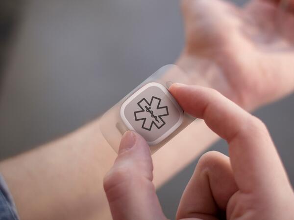 WIRED's tweet photo. 3 smart ideas wearable designers should steal from this medical device http://t.co/KWp0maWJVP http://t.co/5Tj23ih70U