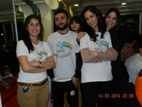 AcemiGonulluler's tweet photo. Ne şanslı Adam Burak Yılmaz :) Meleklerle :) İNADINA İYİLİK :) http://t.co/2l8M9qN6b6