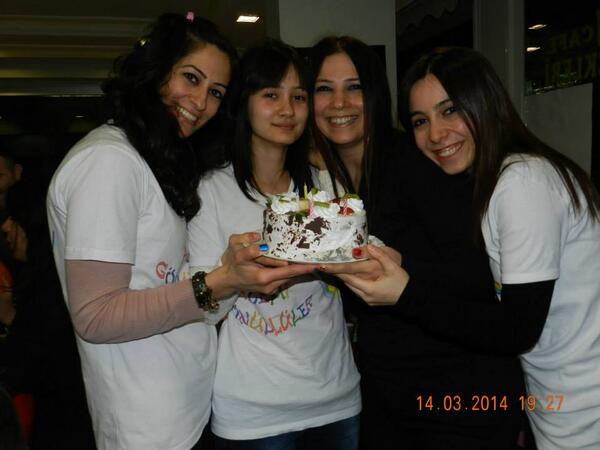 AcemiGonulluler's tweet photo. Gönüllü Meleğimiz Merve Gönel'in doğum günüydü.Kendisine bizimle birlikte nice yaşlara diliyoruz :) http://t.co/0g6AM2WkFM